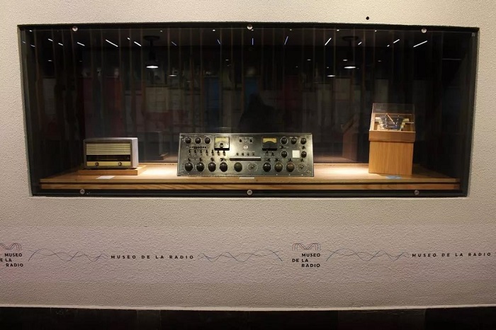 Radio Museum_Ailunce_1.jpg